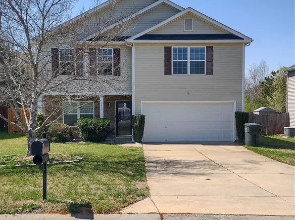 1413 River Run Rd, Lowell, NC 28098