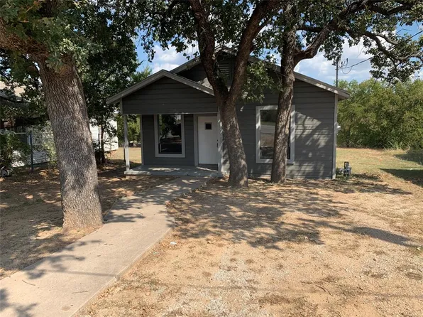 606 Fannin St, Nocona, TX 76255