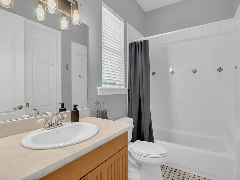 11 N Forest Ave #3 — Photo 20