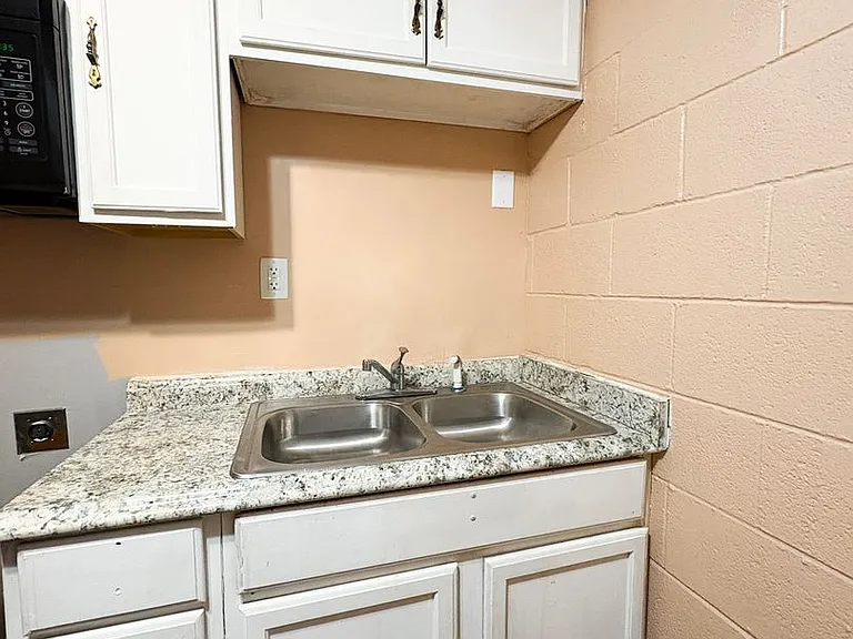 501 Weaver St — Photo 3