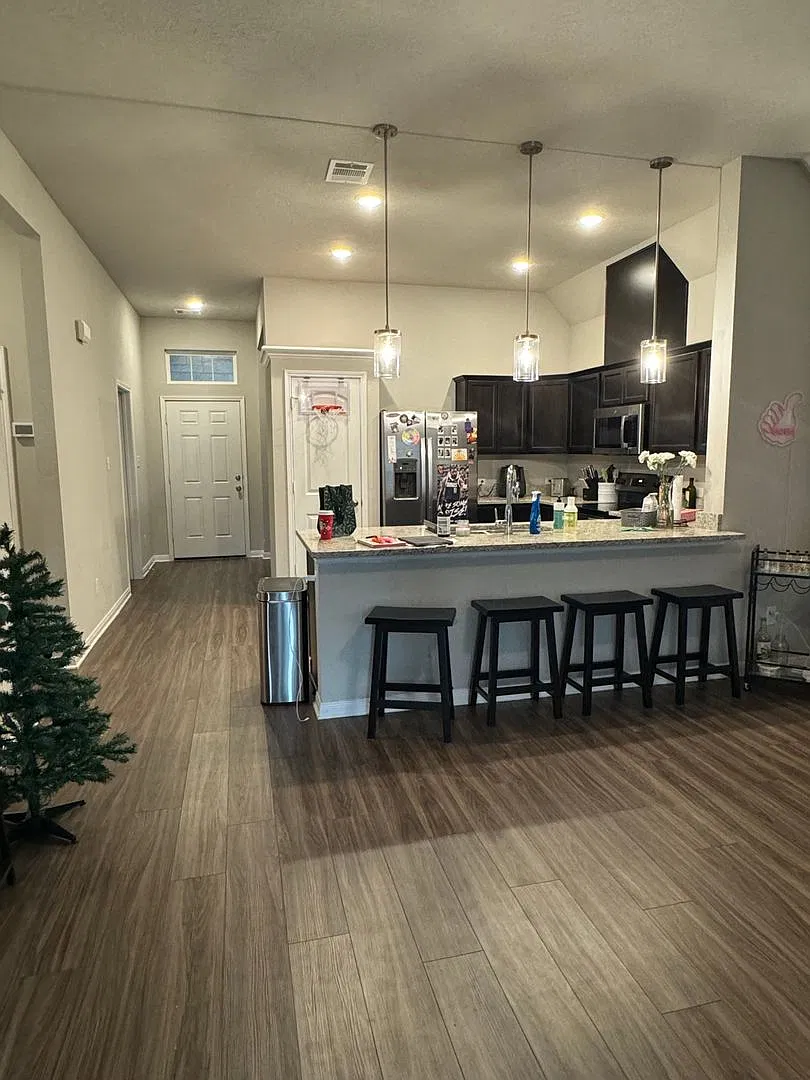 Charming 3 Bed/2 Bath Home in Bryan! — Photo 4
