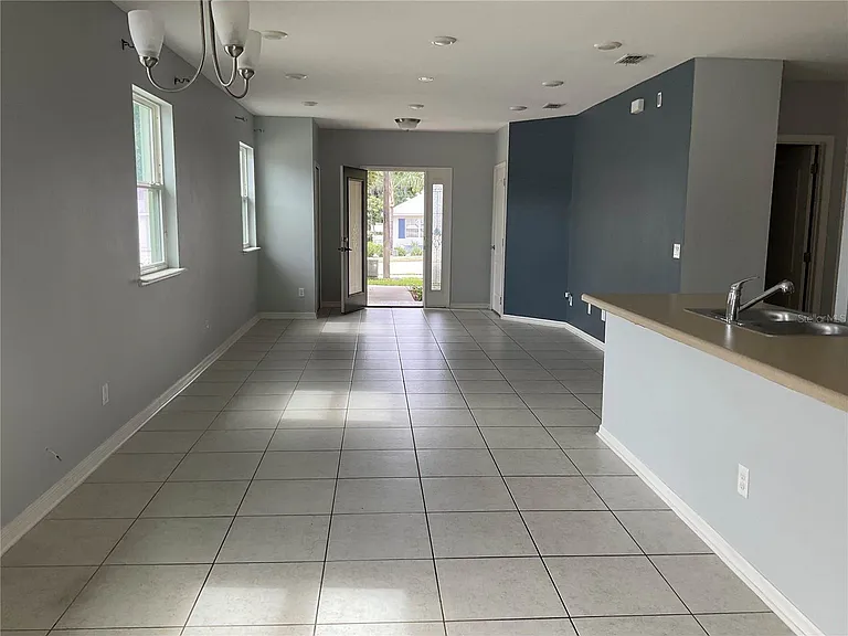 101 Hurst Ct — Photo 6
