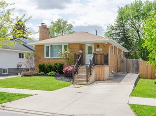 1077 Fairview Blvd, Windsor, ON N8S 3E6