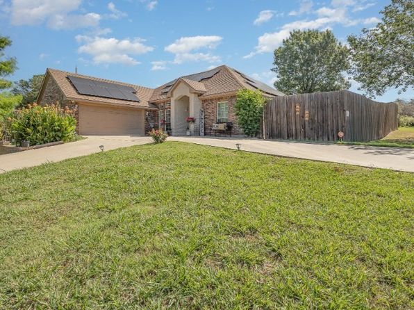 1406 Chancellor Dr, Kaufman, TX 75142