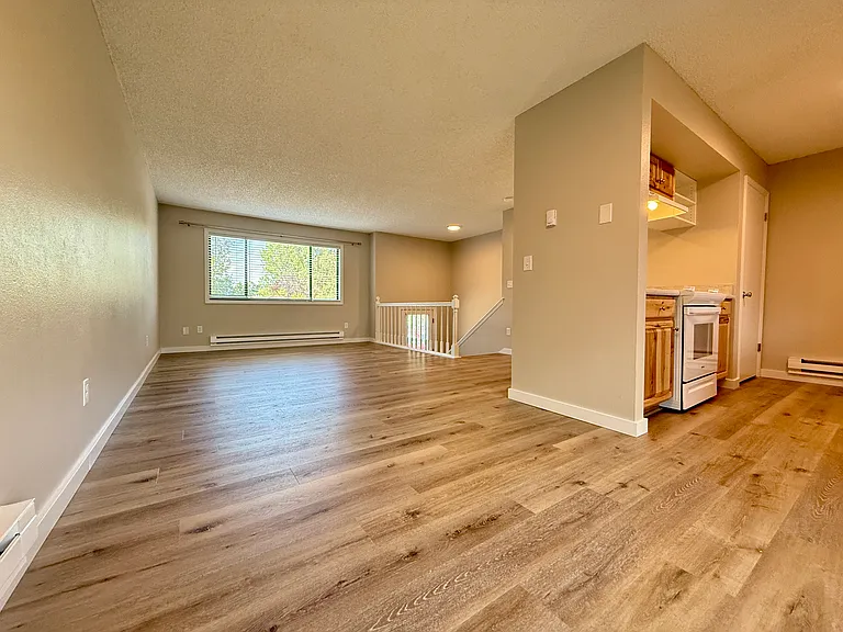 304 Hoffman Dr — Photo 6