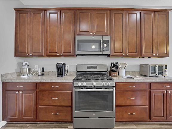 5th image of 619 Black Hawk Dr