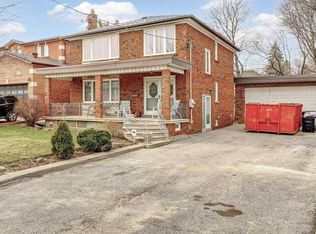 74 Heathrow Dr, Toronto, ON M3M1X2