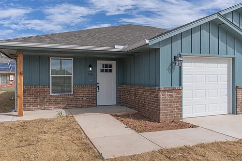 566 Parkhill Cir Photo 1