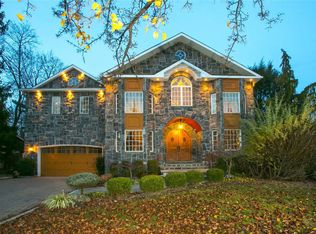 66 Meadowbrook Rd, Syosset, NY 11791