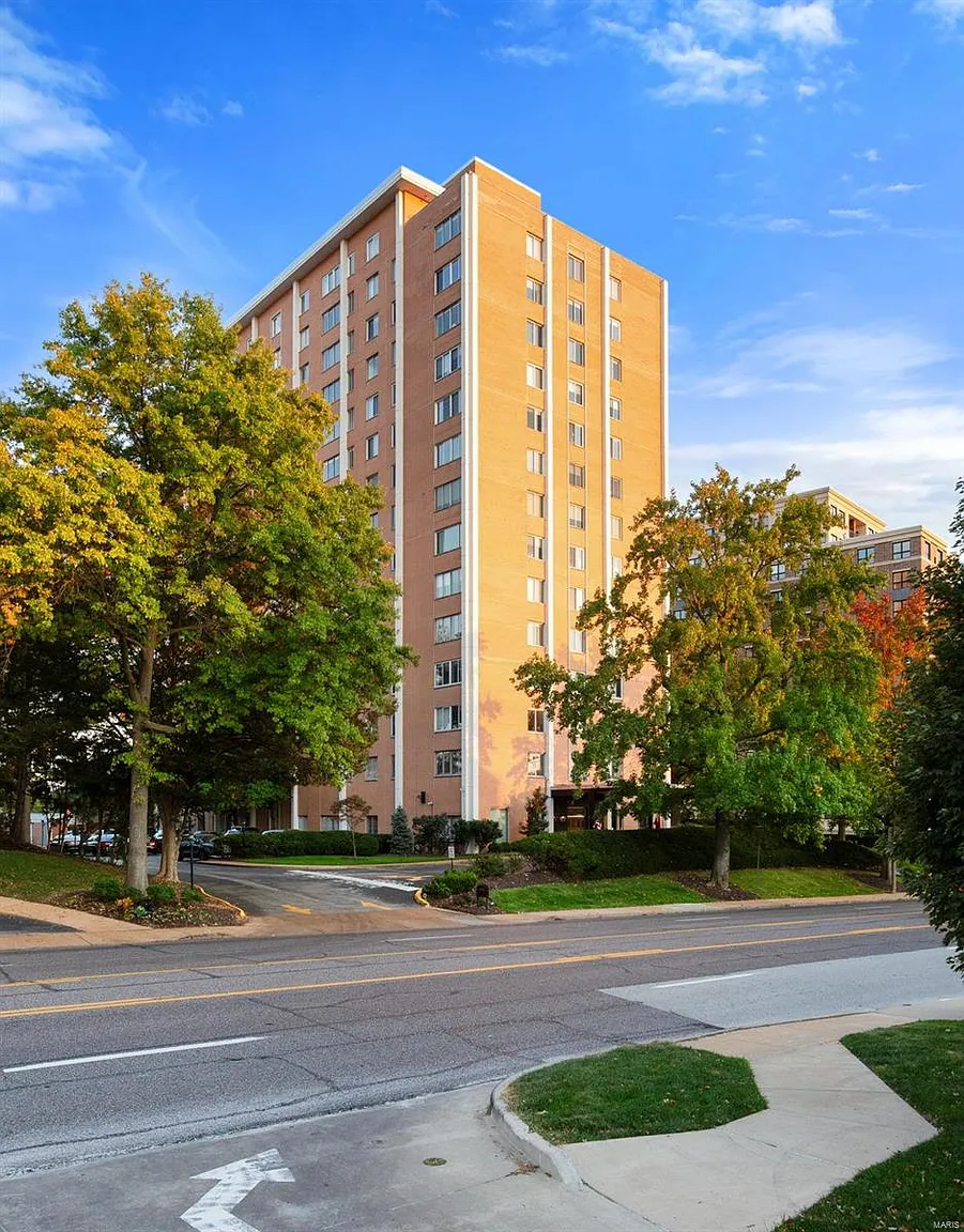 900 S Hanley Rd APT 6D photo 1