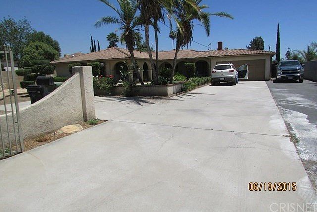 1st image of 14678 Chatsworth Dr