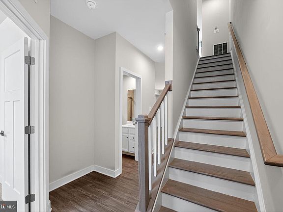 5th image of 545 Levanna Ln