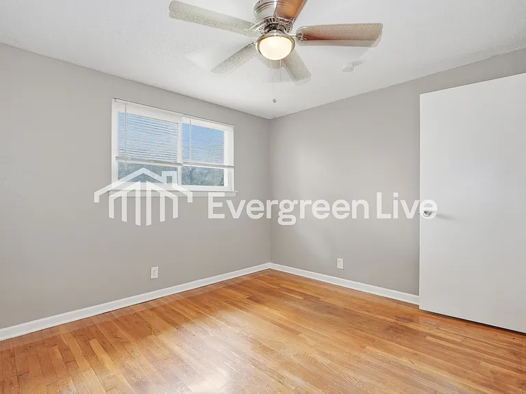 4928 Comstock Dr — Photo 13