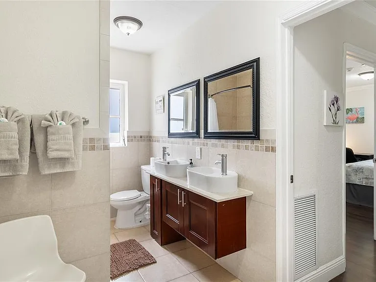 2625 NE 13th Ct #3 — Photo 7