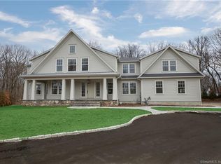 12 Hunt Club Ln, Westport, CT 06880
