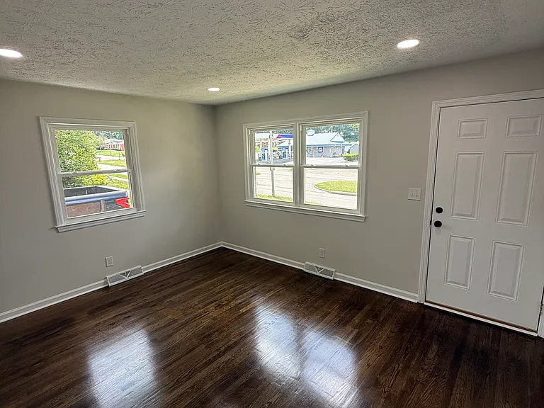 3514 Lansdowne Dr #B — Photo 5