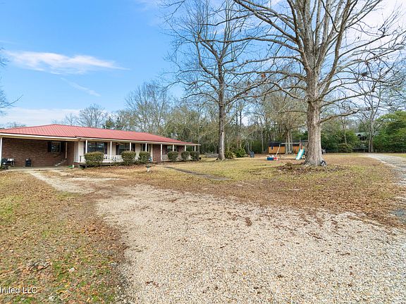 4th image of 212 Saint Horace St