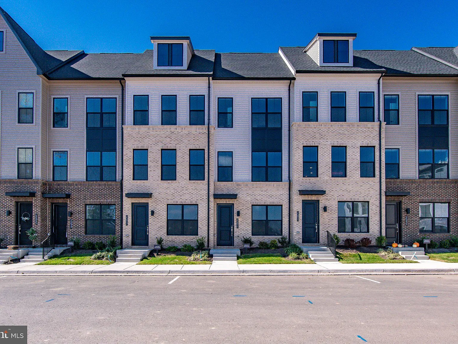 3 bed, 3.5 bath, 1776 sqft, $3,295 — Photo 1