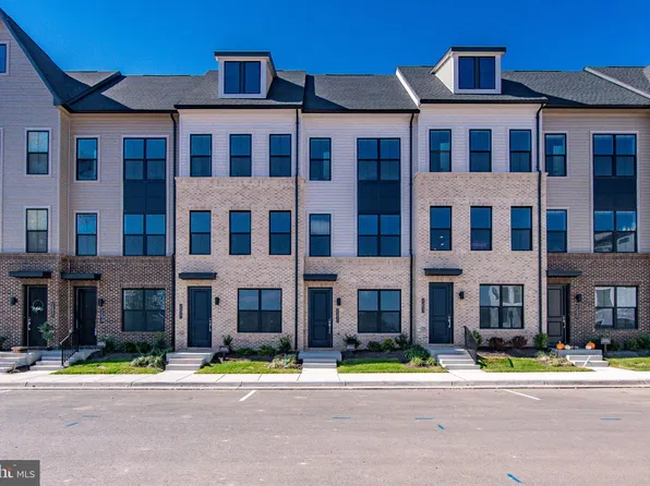 25035 Deselby Sq, Chantilly, VA 20152