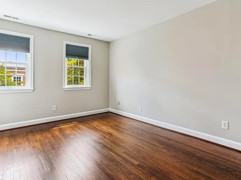 1158 N Pitt St — Photo 20