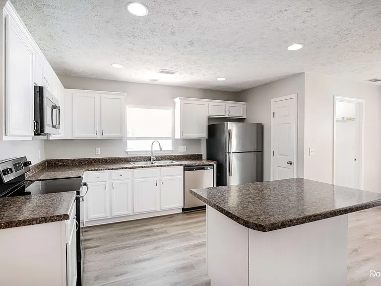 5628 Hickory Park Dr — Photo 3