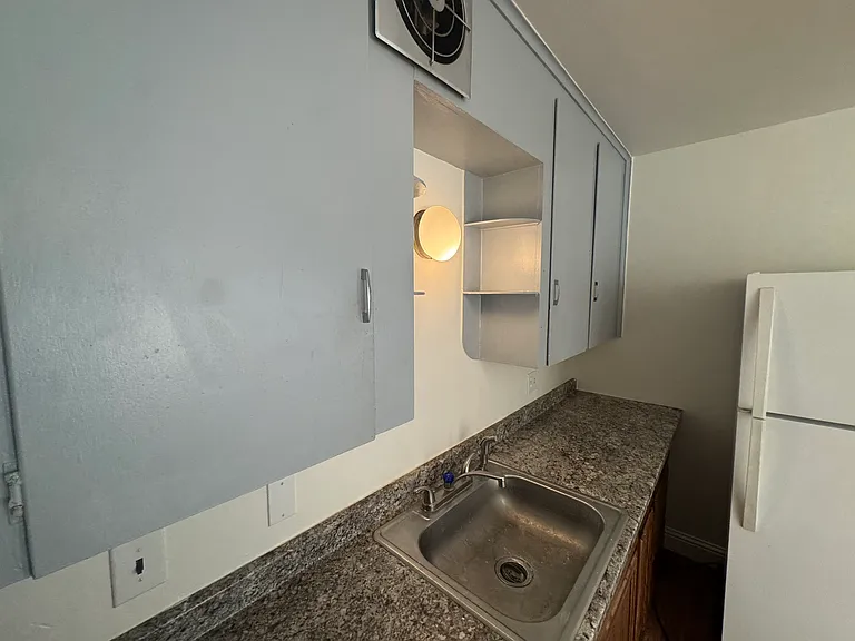 1033 Estudillo St — Photo 5
