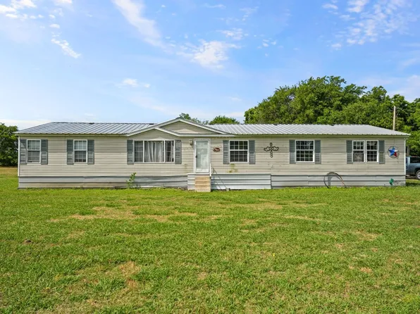 108 E Park St, Bells, TX 75414