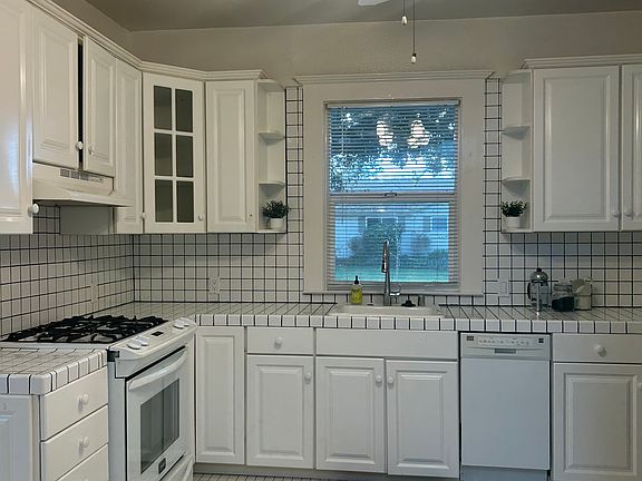 5th image of 521 D St APT 2