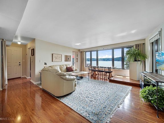 3rd image of 1714 Woodland Bluff Dr