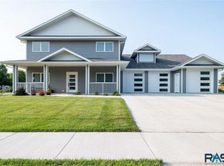 1010 9th St NE, Madison, SD 57042