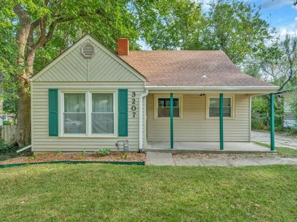 3207 SW Munson Ave, Topeka, KS 66604