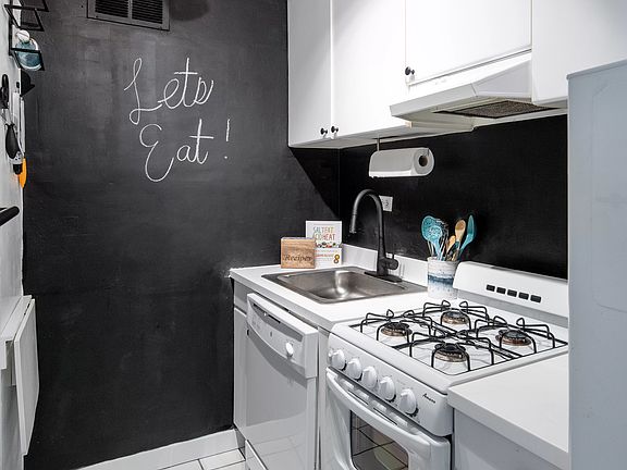 4th image of 306 W 56th St #12D