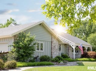 18 Marion Ct, Pekin, IL 61554