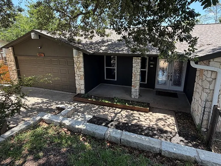 11207 Terrace Bluff Dr — Photo 2