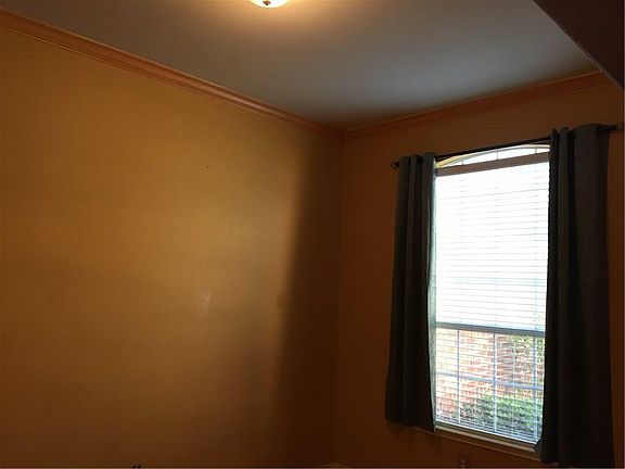 4th image of 303 Wallford Ln