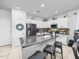 734 W Calle Canto Sereno, Sahuarita, AZ 85629