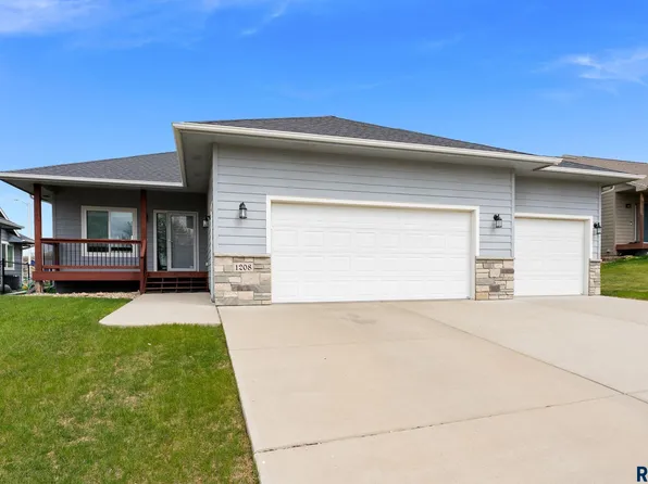1208 N Broken Bow Ave, Sioux Falls, SD 57103