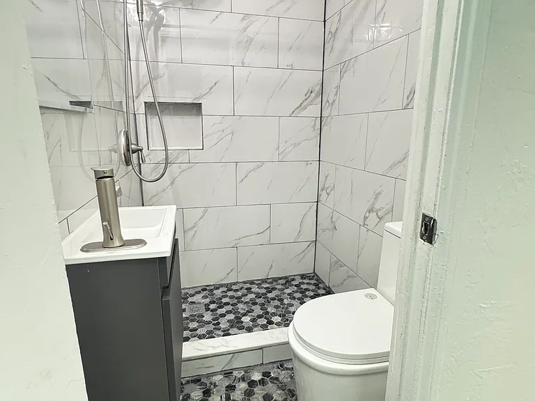 1413 SW 20th St #1 — Photo 7