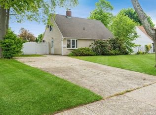 37 Albatross Rd, Levittown, NY 11756