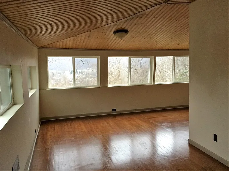 870 Michigan Rd — Photo 12