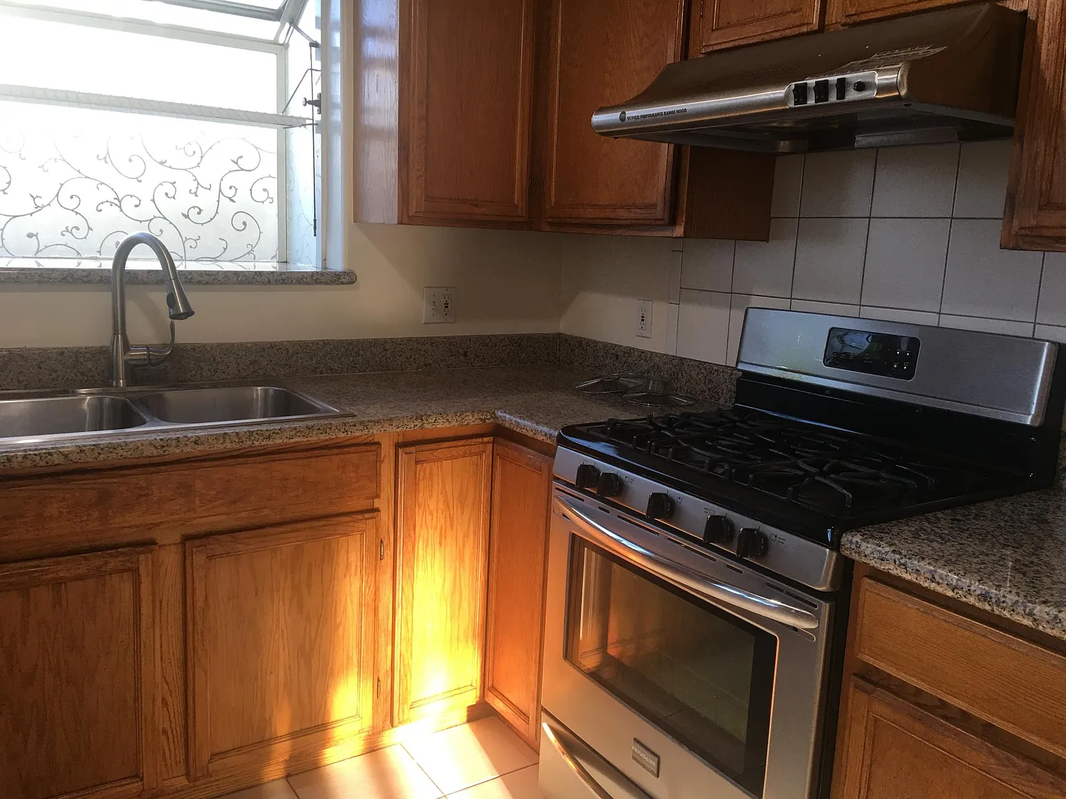 2 bed, 1110 sqft, $2,900 — Photo 4