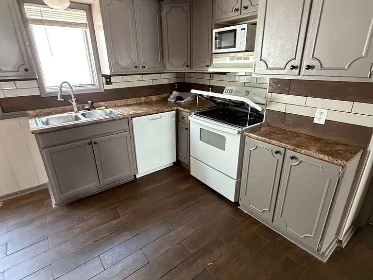 1145 Eastern Ave #1 — Photo 10