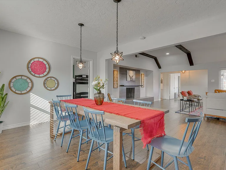 1425 Mayfield Ave — Photo 13