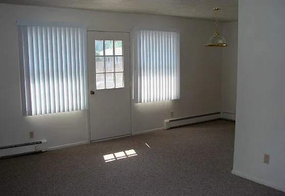 Eastown Villa Apartments — Photo 7