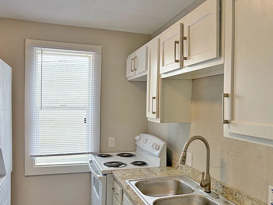 22-24 W Hollister St