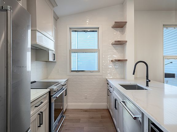 4th image of 90 S Highland Ave #4