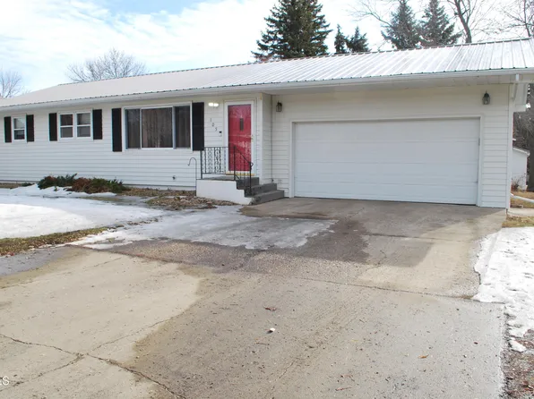 105 Whitman Ave, Wilton, ND 58579
