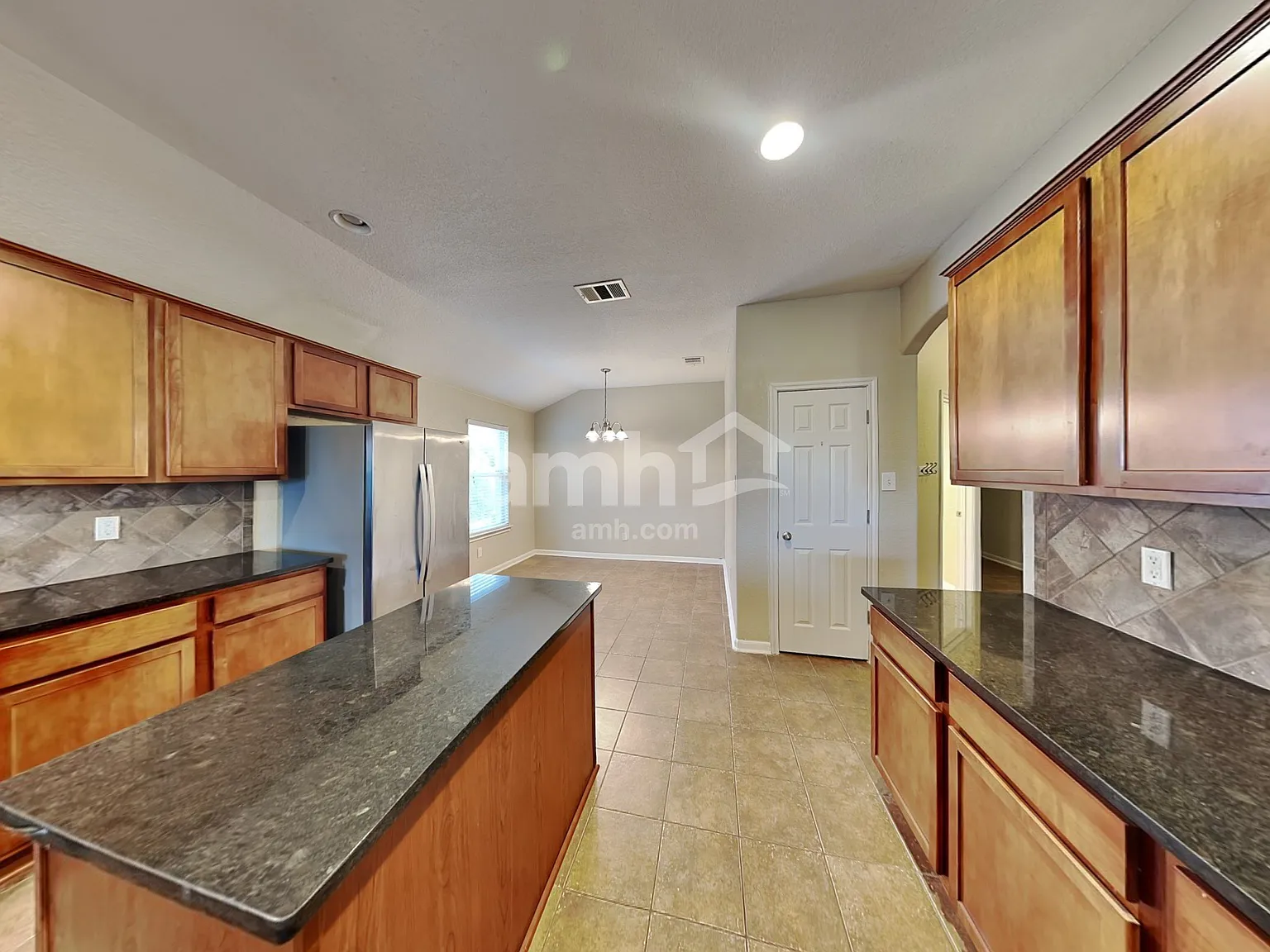 3 bed, 2.0 bath, 1561 sqft, $1,945 — Photo 4