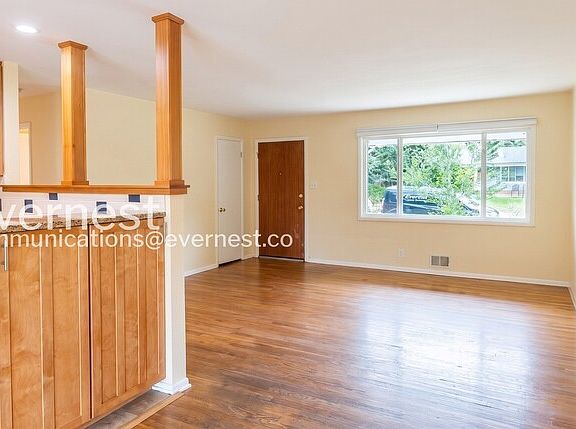 5th image of 380 Martin Dr