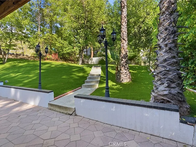 5836 Winnetka Ave — Photo 11